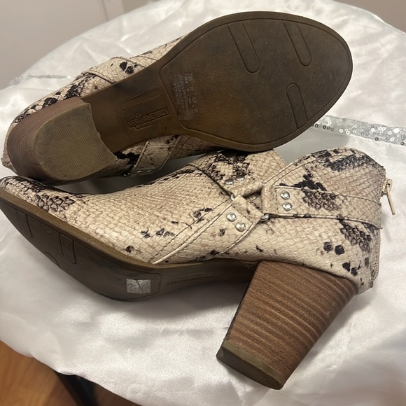 Fergalicious snake skin print booties - Picture 6 of 7